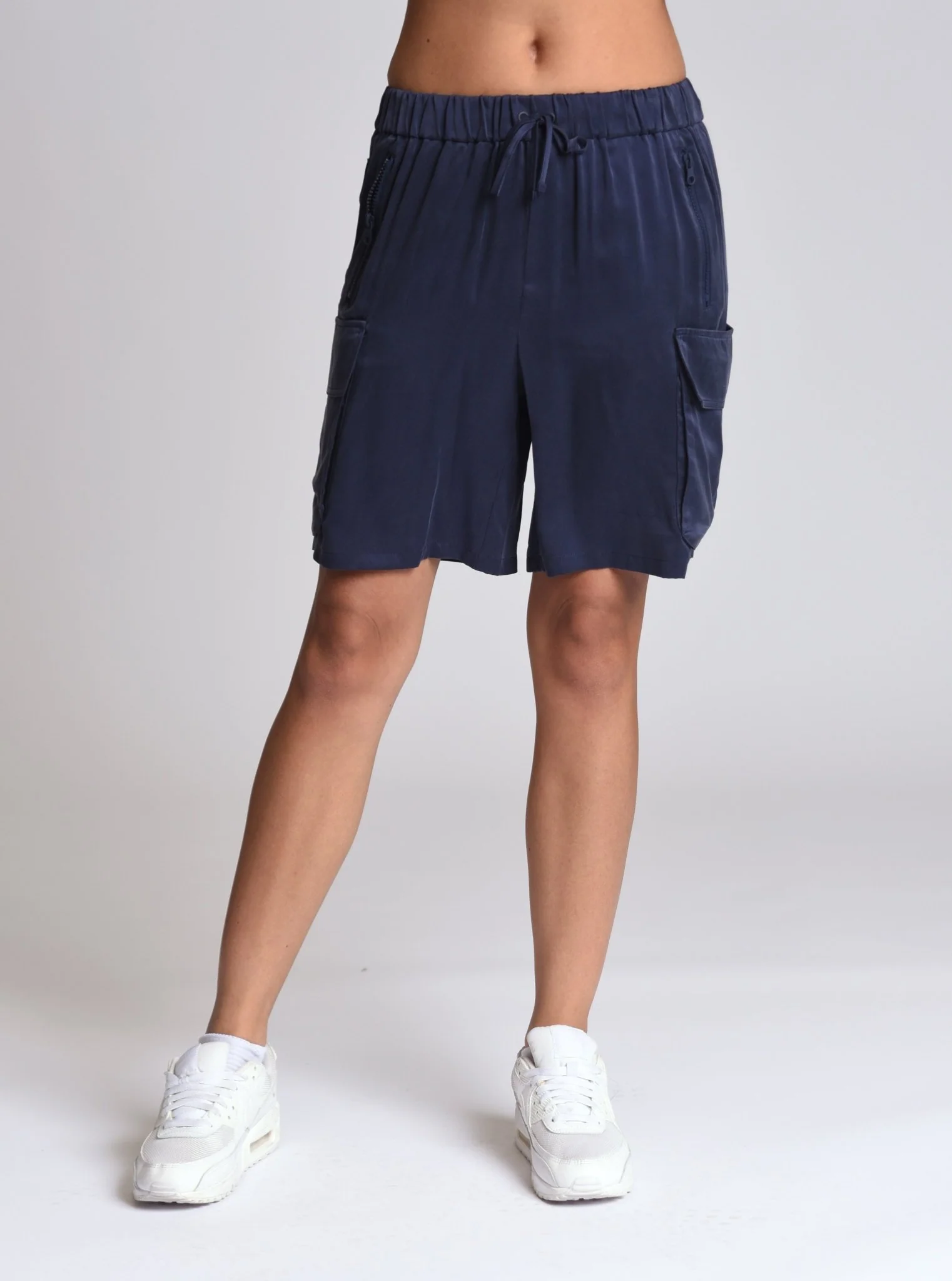 Chelsea Silk Bermuda Cargo Short - Image 10