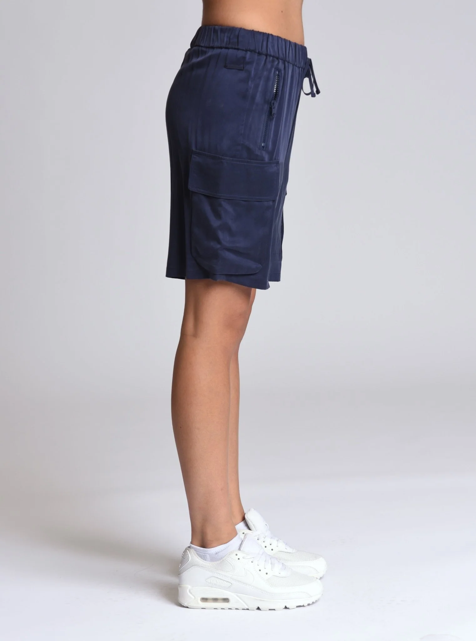 Chelsea Silk Bermuda Cargo Short - Image 11