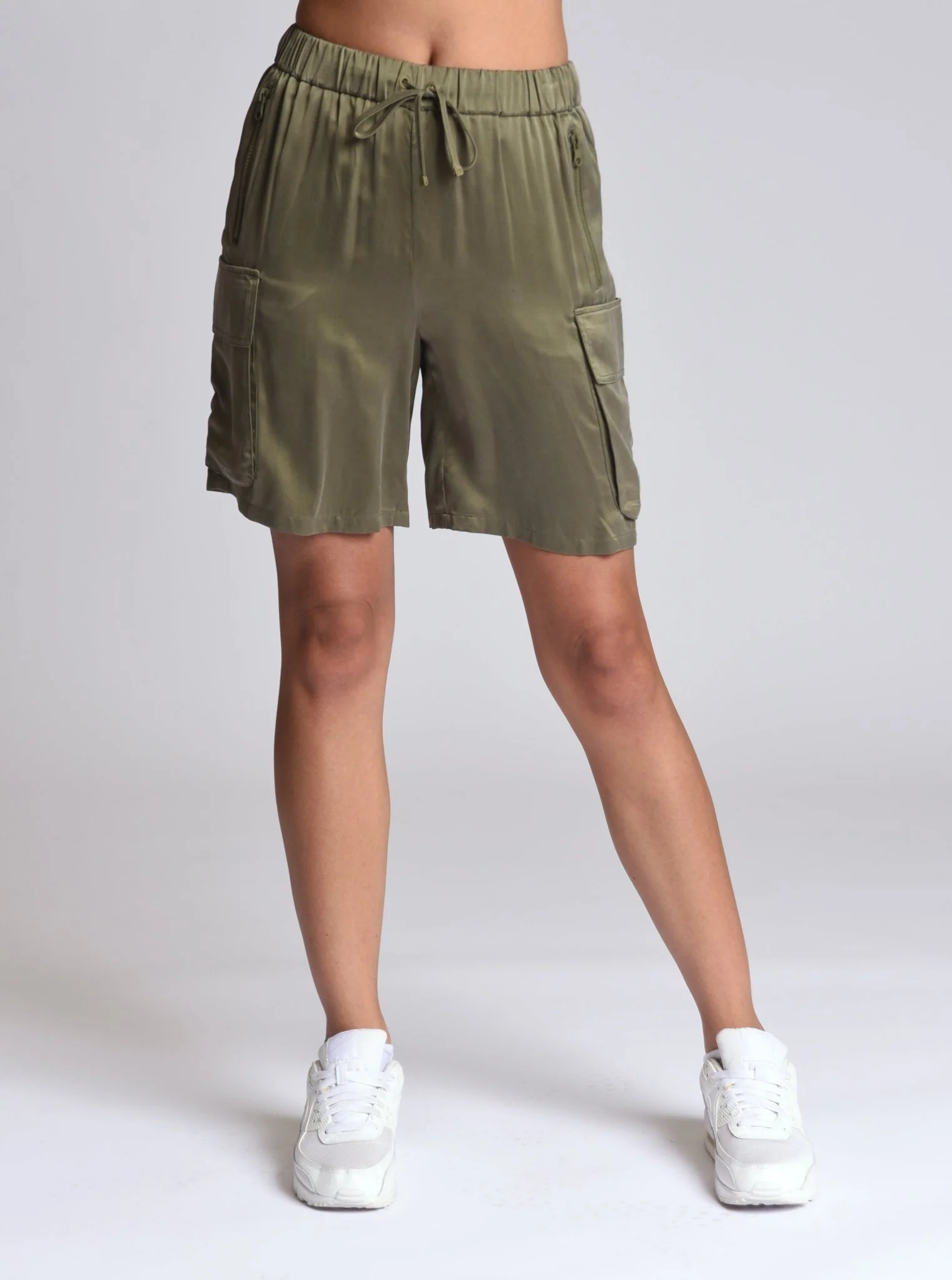Chelsea Silk Bermuda Cargo Short - Image 5