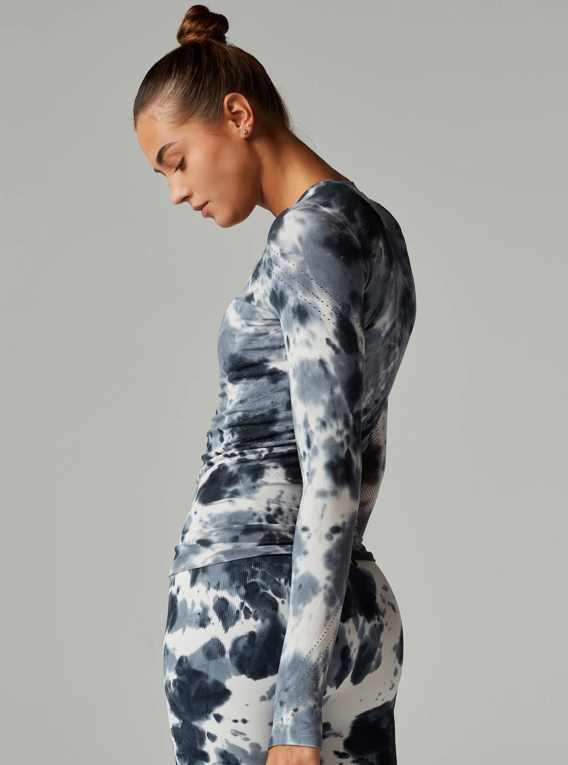 Magnetic Compression Top LS Grey Tie Dye - Image 5
